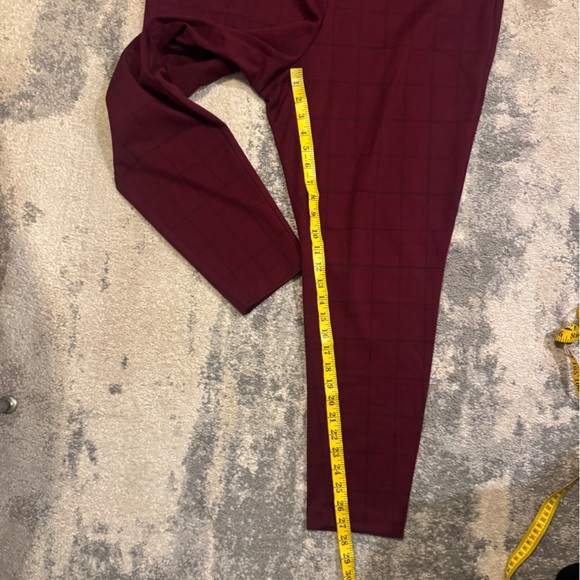 Women's NWT Croft & Barrow Burgundy Checkered Pants - Picture 5 of 6